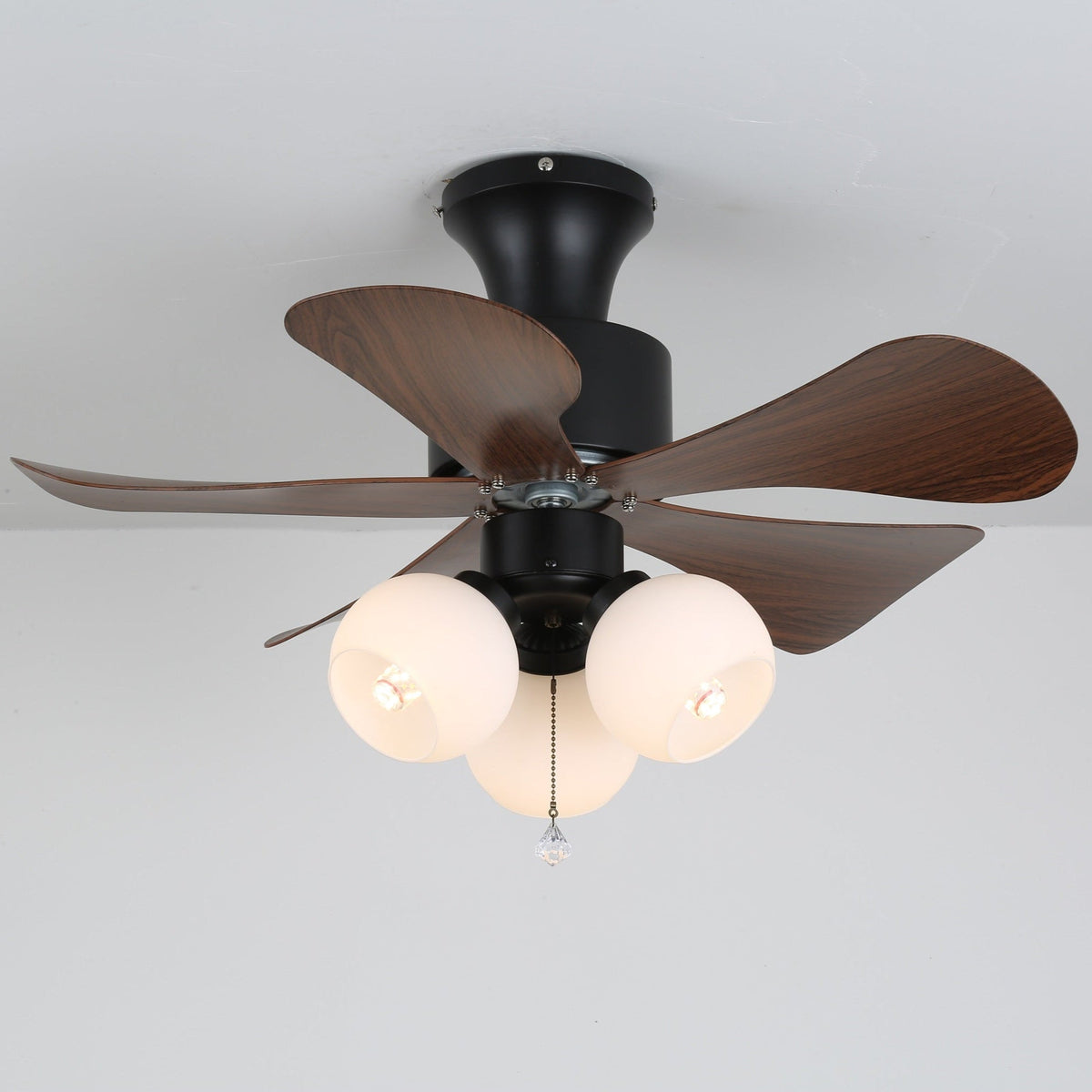 Ventilador de techo con luz Madelva en un salón con encanto – imagen 5