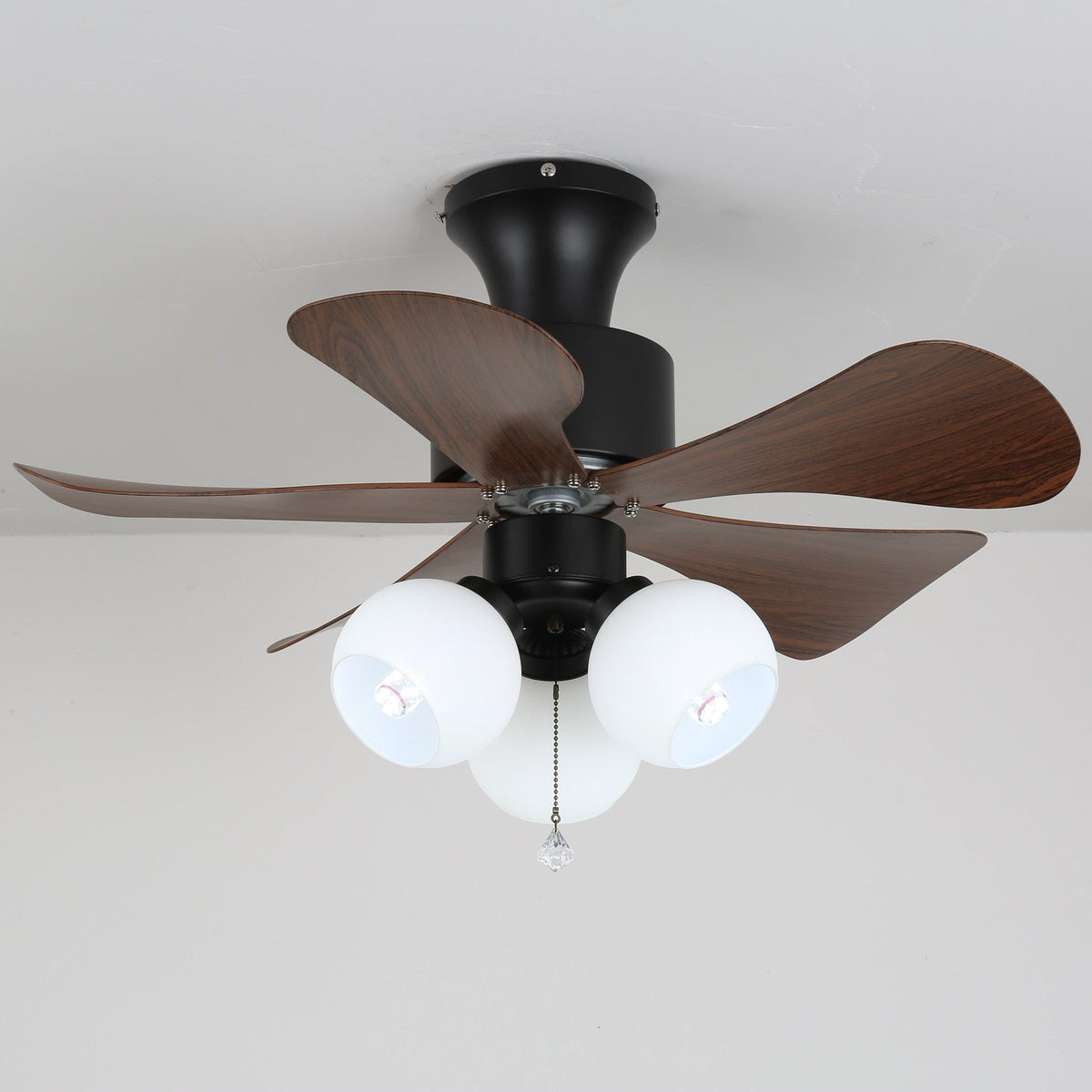 Ventilador de techo con luz Madelva en un salón con encanto – imagen 6