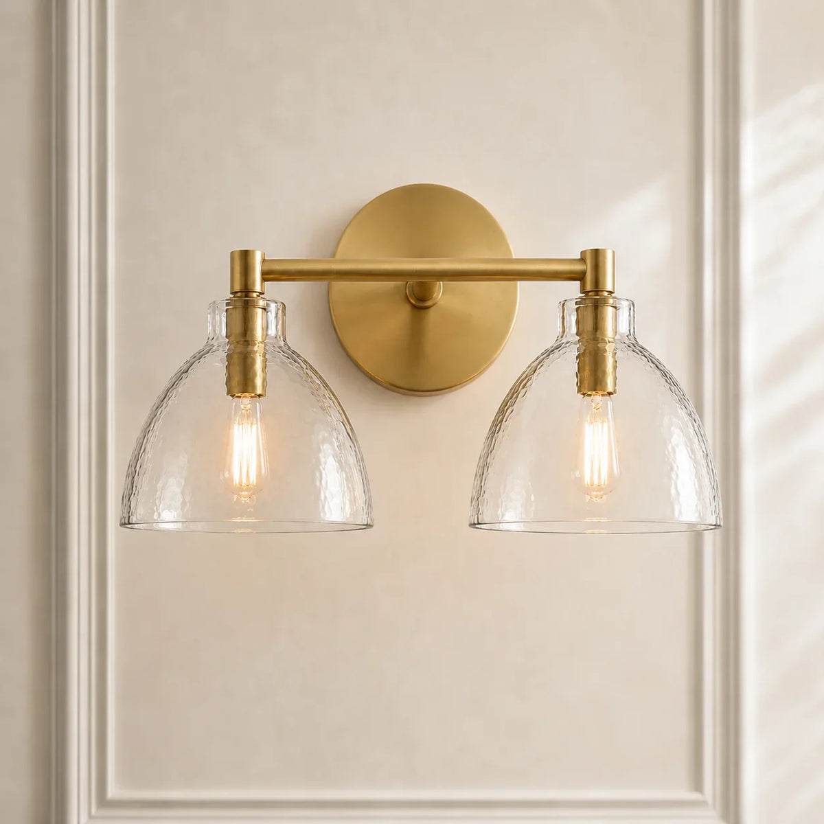 Niebla - Aplique de Pared de Cristal Soplado Texturizado y Latón