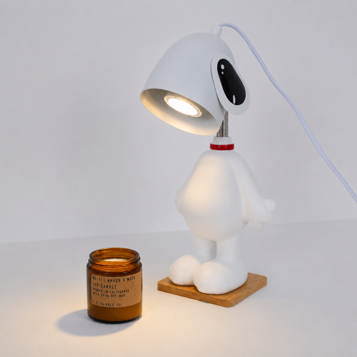 Zalvo - Lámpara Decorativa Calentadora de Cera Snoopy - Diseño Único en Resina y Metal - Luz Suave para Aromaterapia - Uso Interior