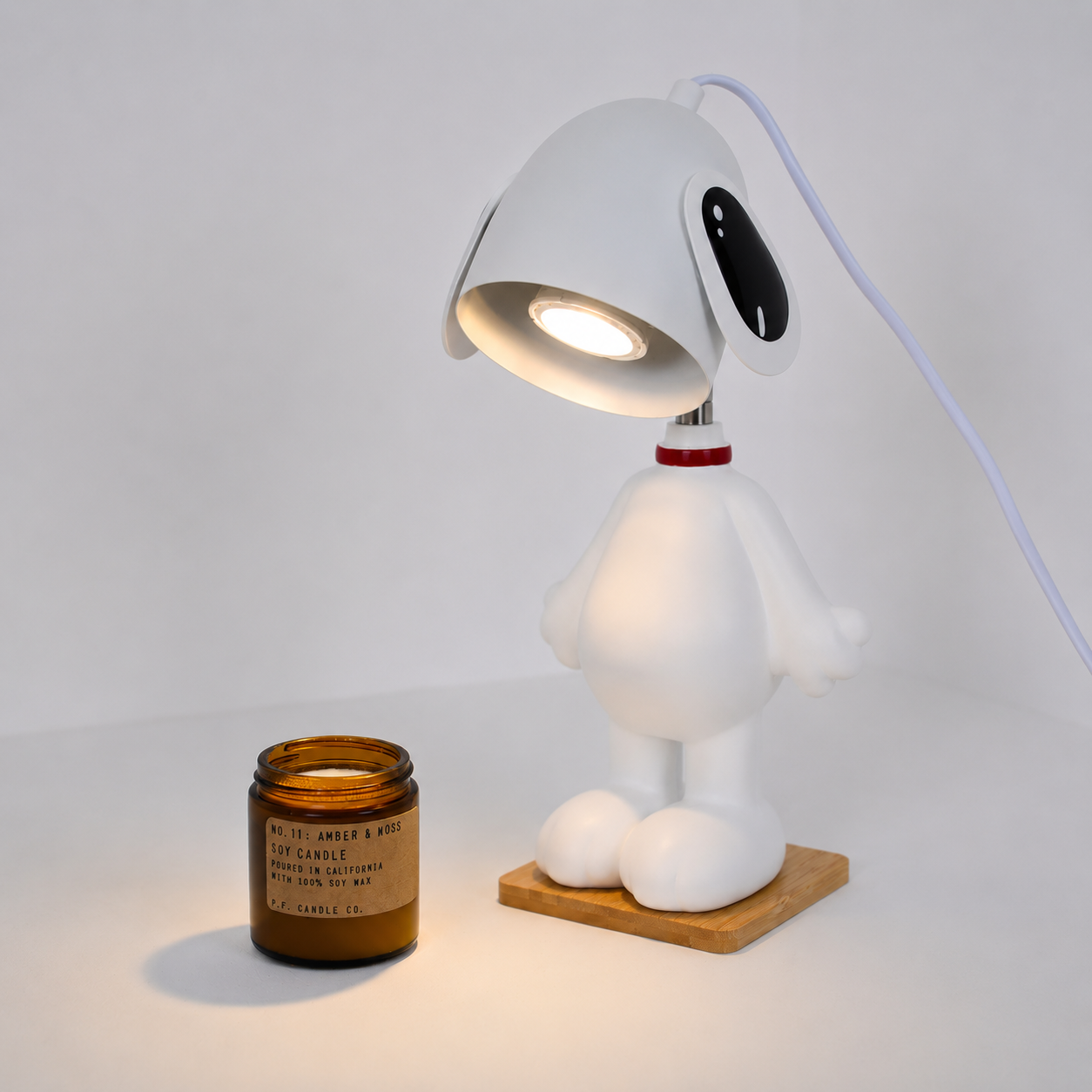 Zalvo - Lámpara Decorativa Calentadora de Cera Snoopy - Diseño Único en Resina y Metal - Luz Suave para Aromaterapia - Uso Interior