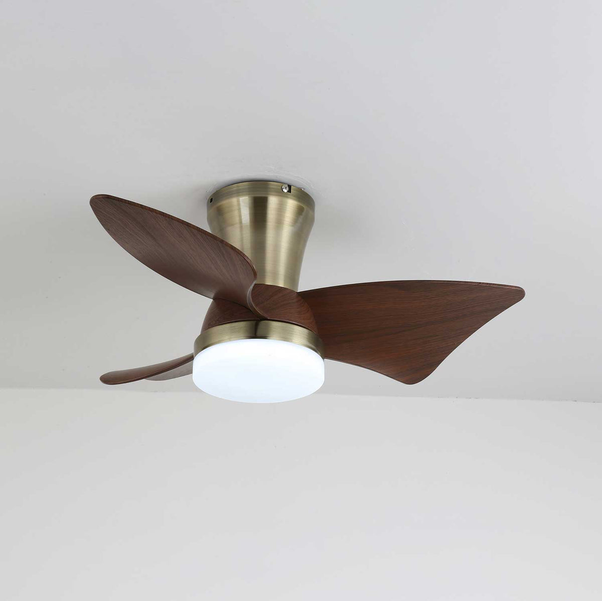 Ventilador de techo con luz Garbina en un dormitorio acogedor – imagen 5