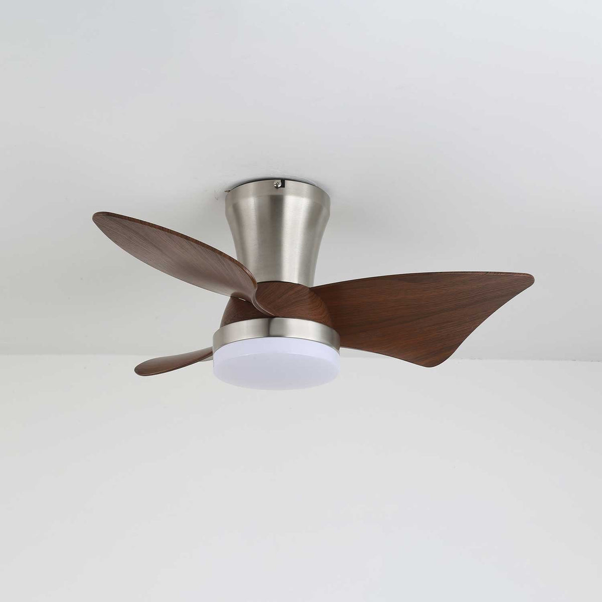 Ventilador de techo con luz Garbina en un dormitorio acogedor – imagen 4