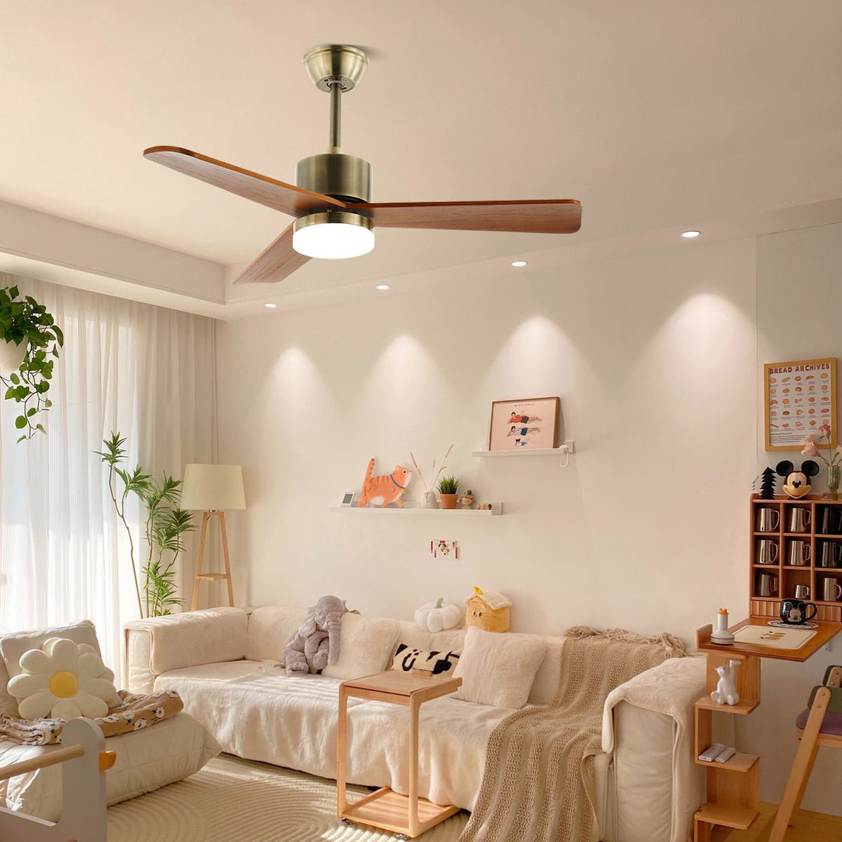Ventilador de techo con luz Brisel en un salón acogedor – imagen 11