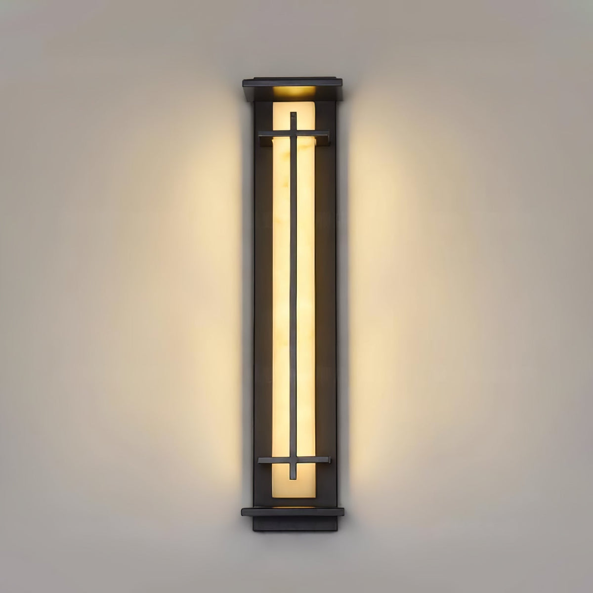 Aplique de pared exterior LED Xalba con efecto alabastro en una fachada al anochecer – imagen 14