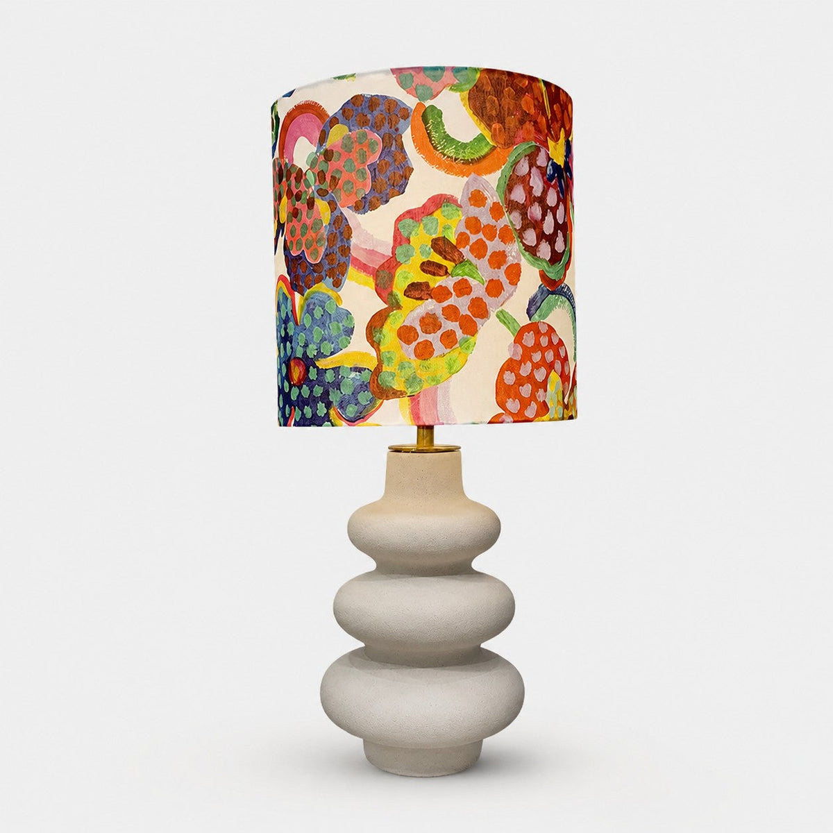 Lámpara de mesa de cerámica con pantalla floral Ramalia – vista principal