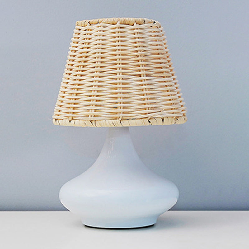 Lámpara de mesa de ratán Tejina – base blanca