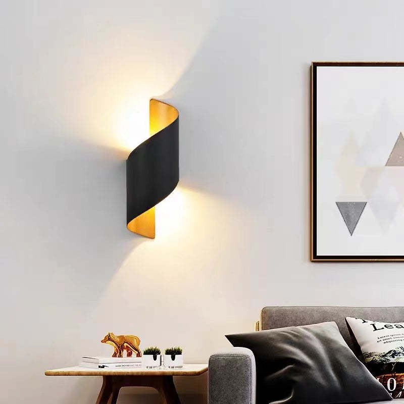 Helix: Aplique de Pared Metal Moderno para Interiores y Exteriores