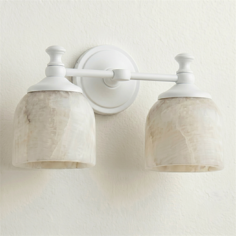 Aplique de pared clásico Campela sobre el espejo de un baño – imagen 25