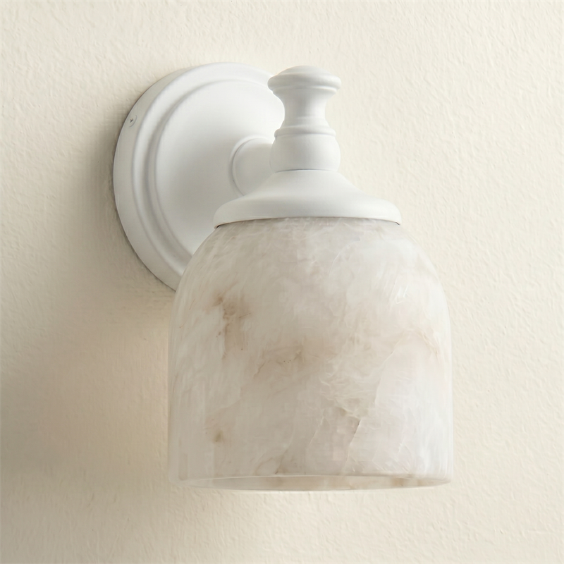 Aplique de pared clásico Campela sobre el espejo de un baño – imagen 34