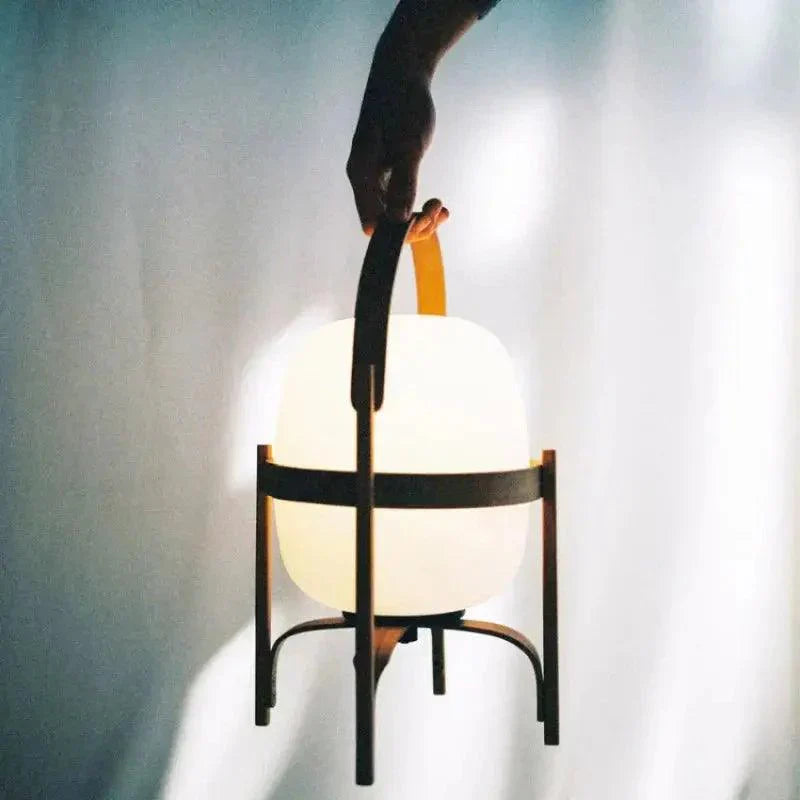 LuzCesta - Lámpara de Mesa de Madera con Elegancia Natural