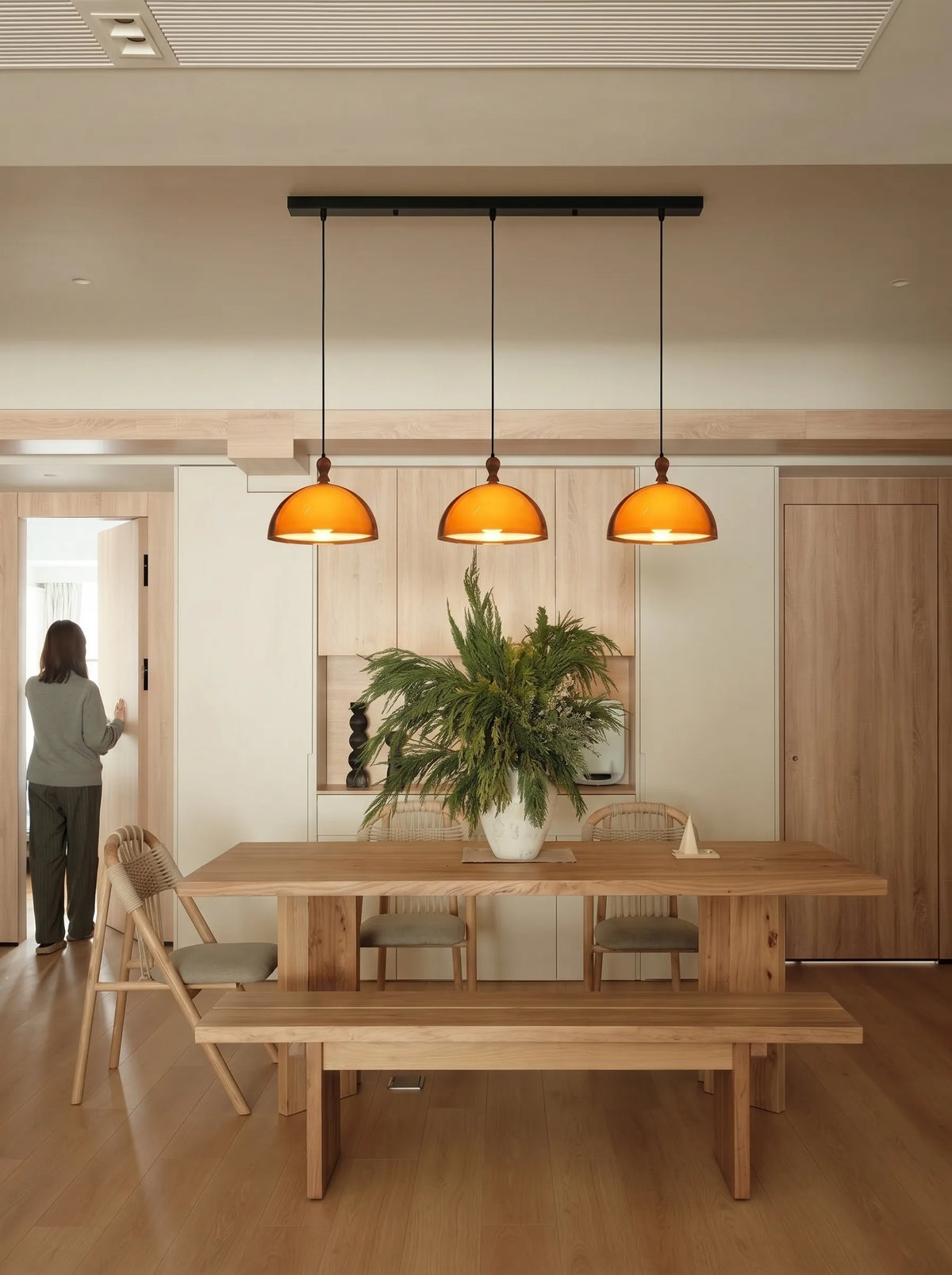 Lámpara colgante de 3 luces Bóveda sobre una mesa de comedor – imagen 6
