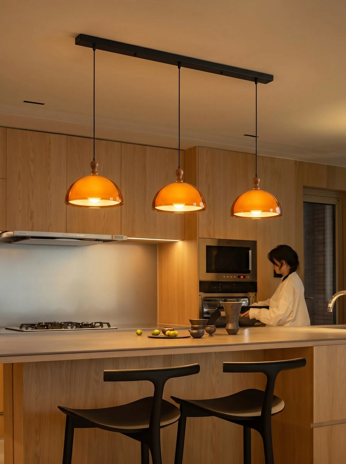 Lámpara colgante de 3 luces Bóveda sobre una mesa de comedor – imagen 4