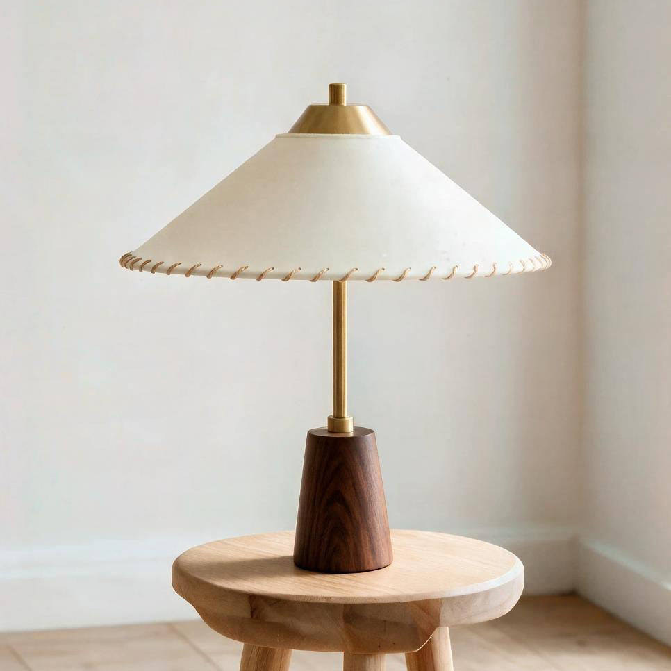 Cumbela - Lámpara de Mesa de Latón y Madera con Pantalla Cónica