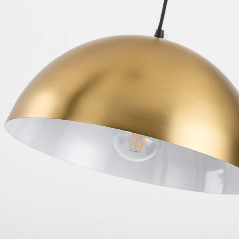 Lámpara de pie con cúpula dorada Tazuela – detalle de la cúpula de metal dorado