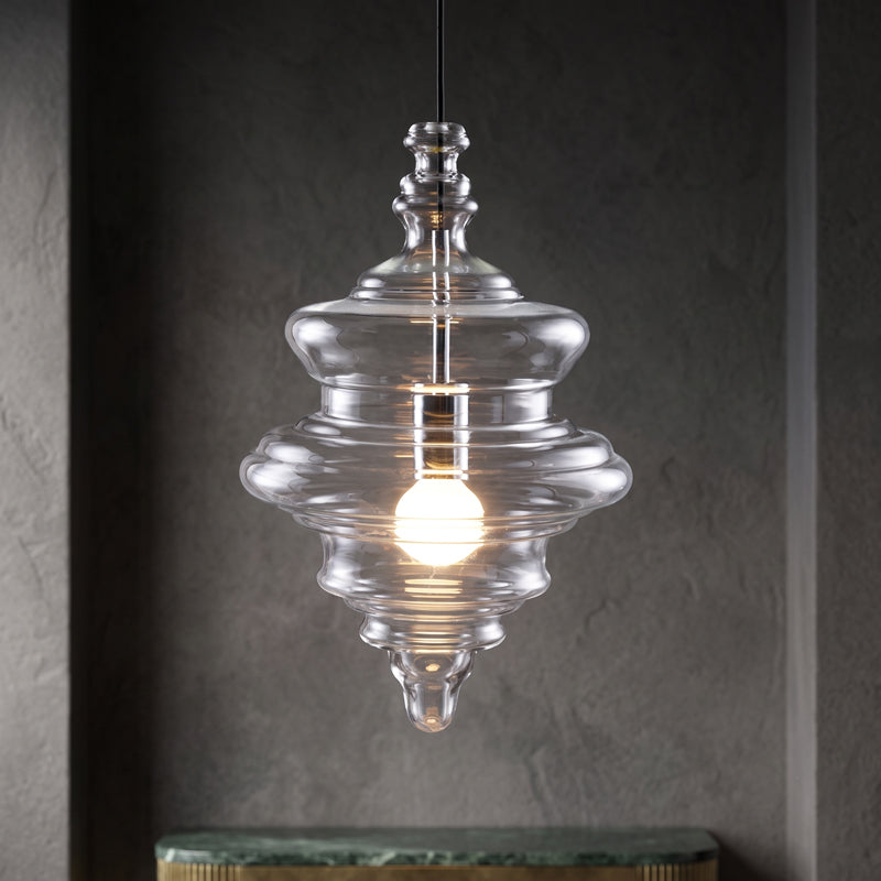 Lámpara colgante de cristal Fluvia sobre una mesa de comedor – imagen 23