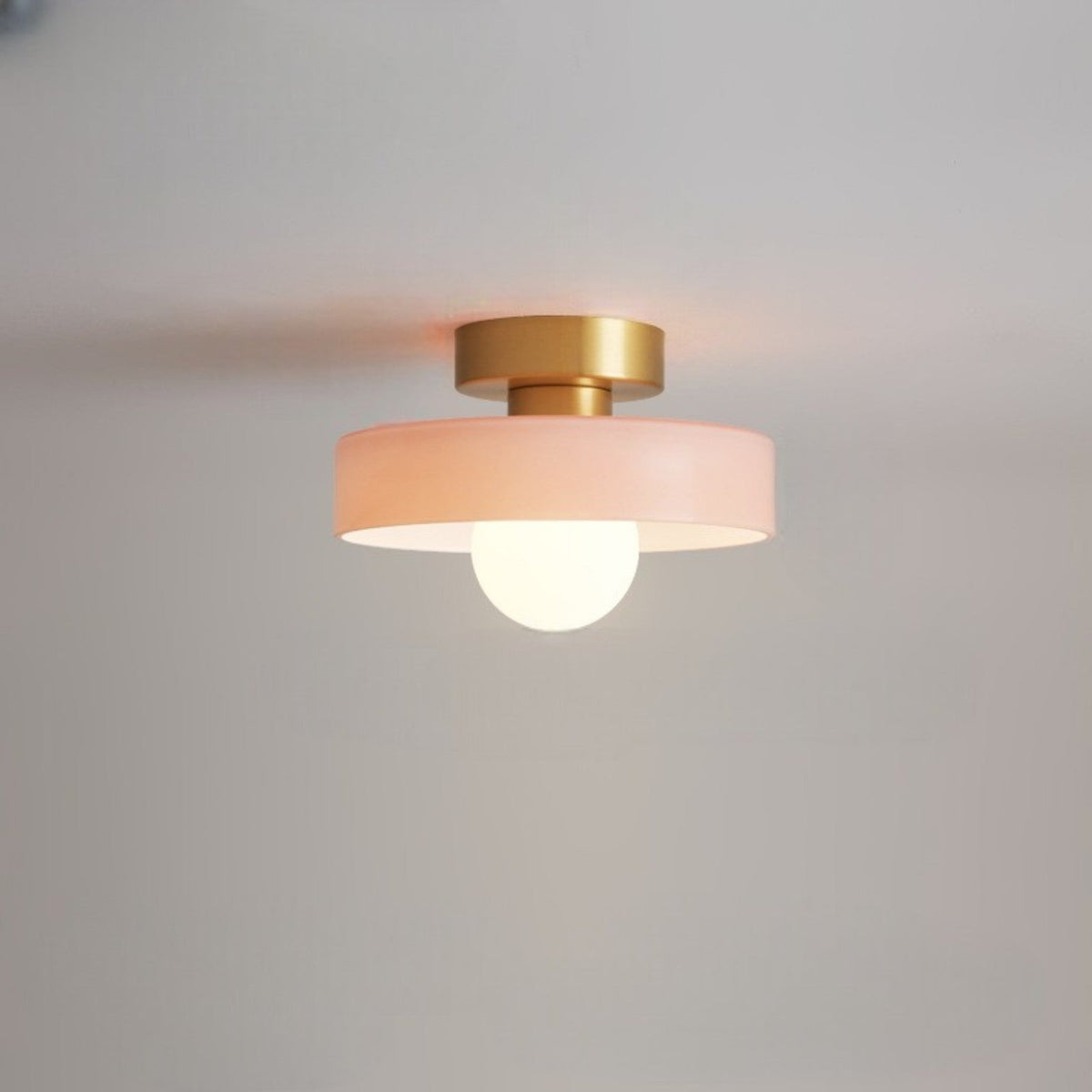 Lámpara de techo Bauhaus Mondela – dorado y rosa