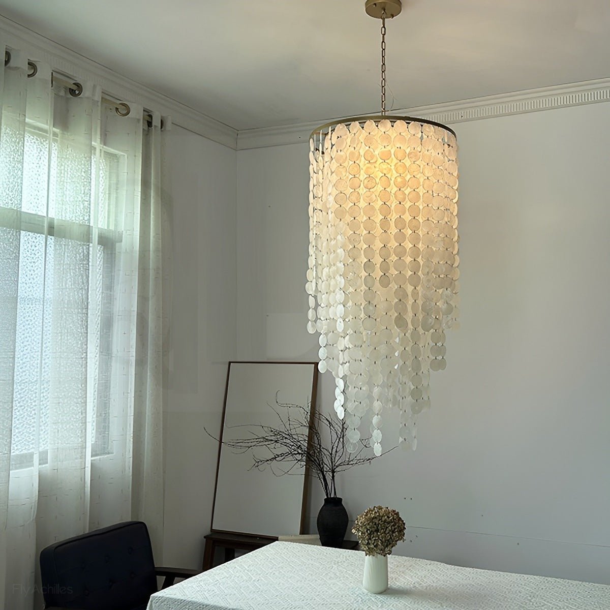 Lámpara de araña de conchas Nereida en un comedor luminoso – imagen 15