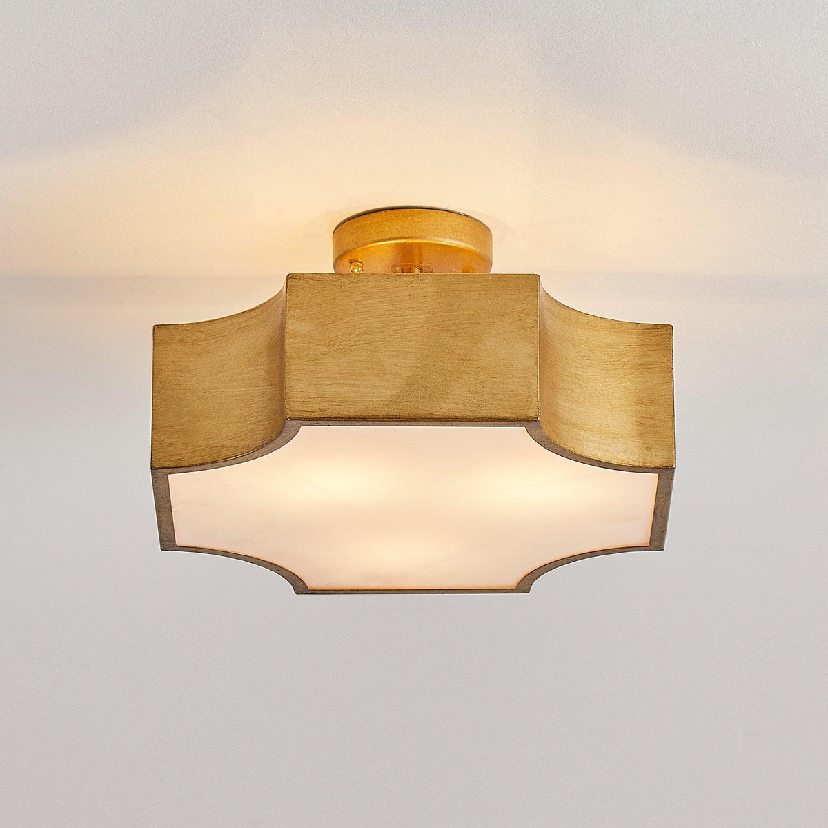 Plafón semiempotrado dorado Bruñida en un recibidor elegante – imagen 8