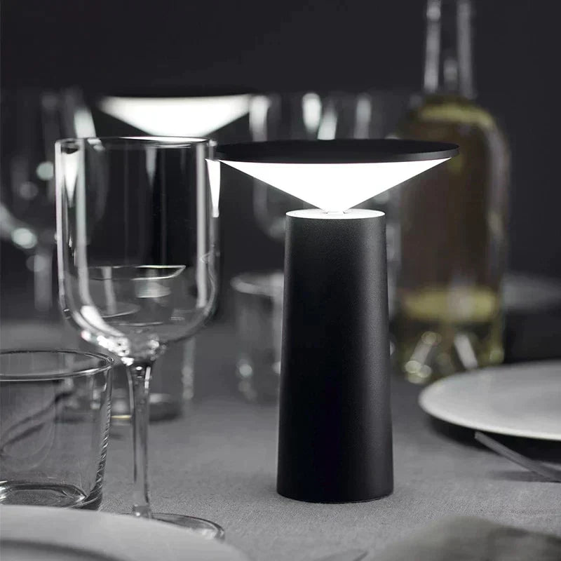 LumenFlex - Lámpara de Mesa LED con Brazo Ajustable y Moderno