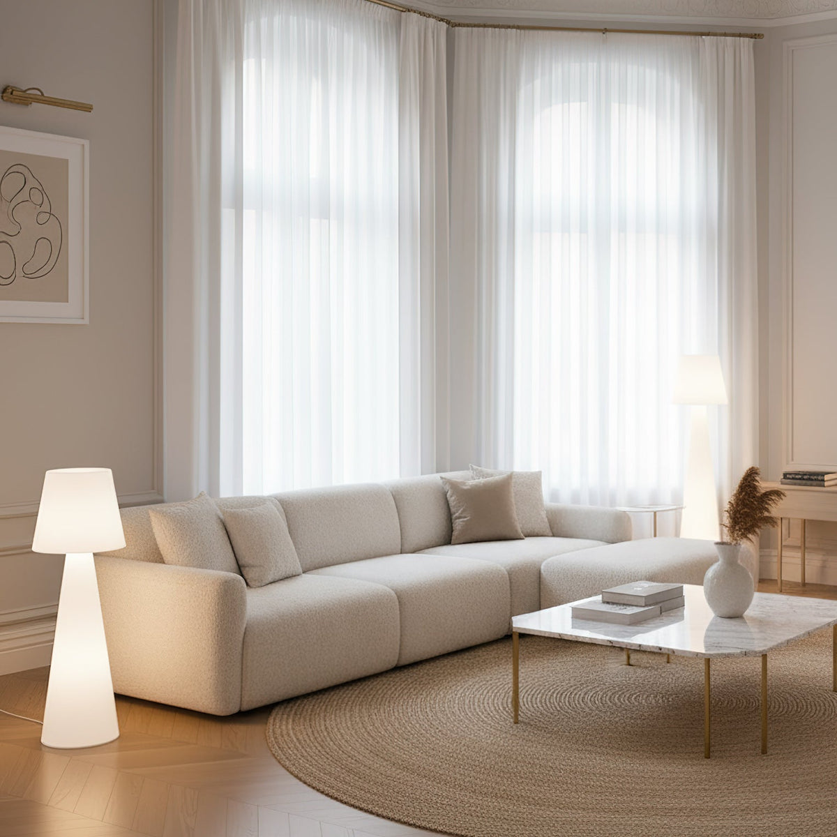 Lámpara de pie exterior Jelisa – en un salón junto al sofá