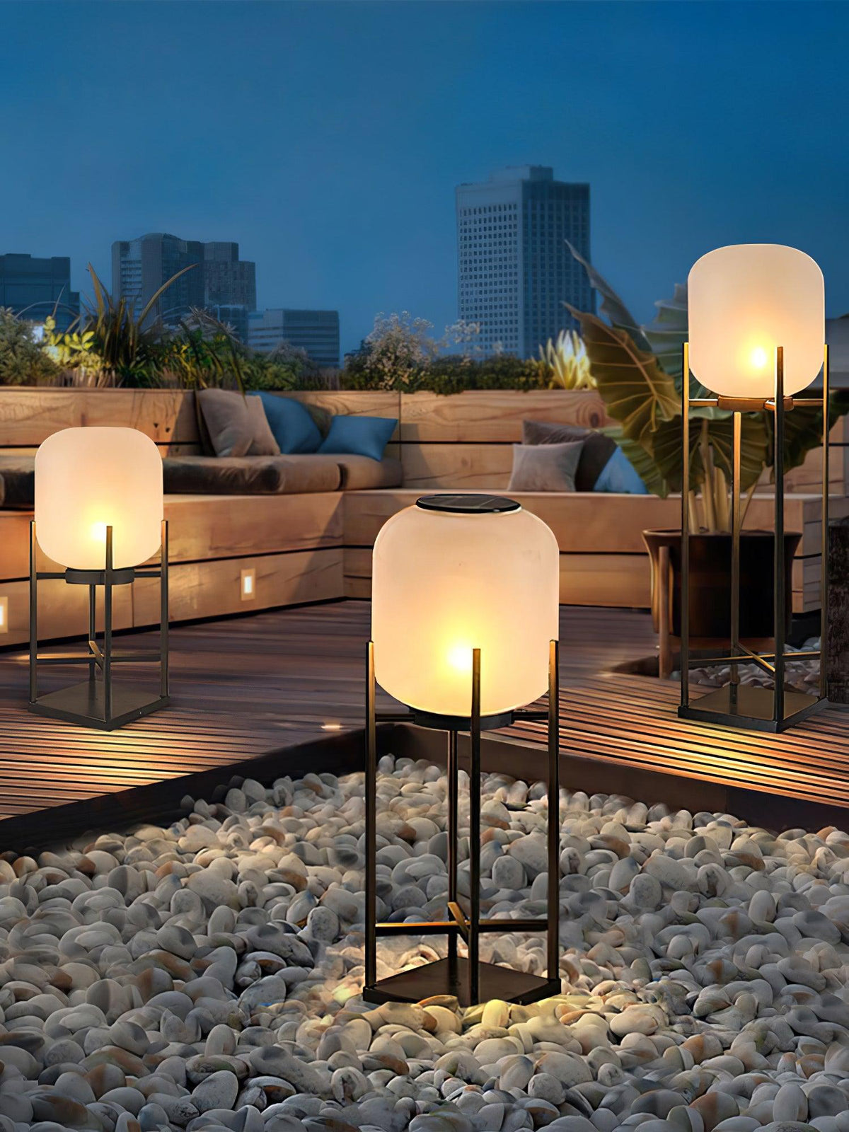 Lámpara de pie exterior Lafaro en una terraza exterior – imagen 14