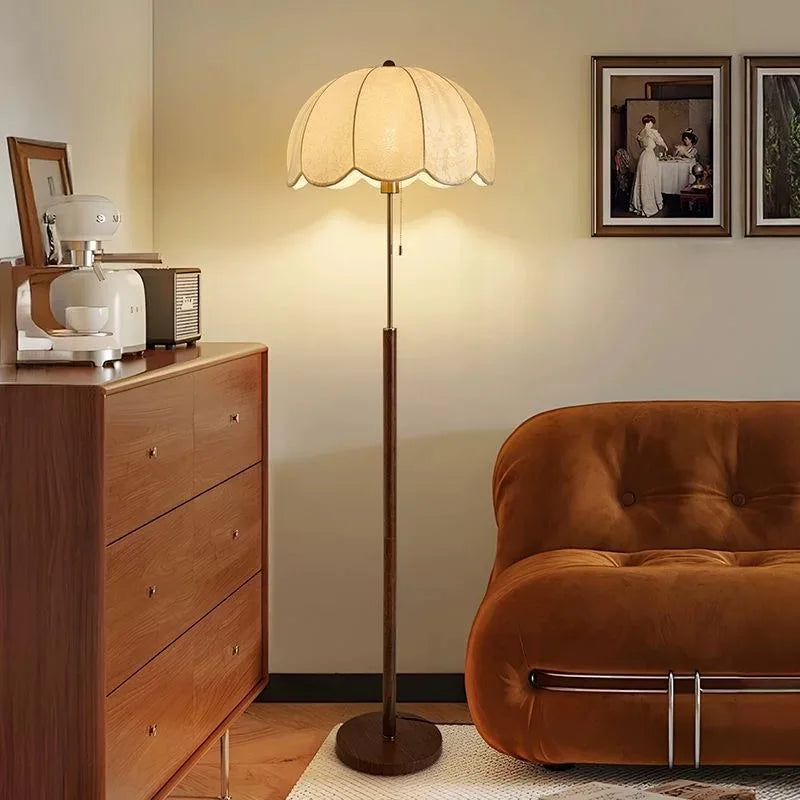 Lámpara de pie vintage Tulvera con pantalla tulipán – vista principal