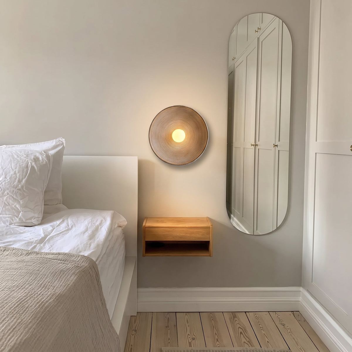 Aplique de pared estilo japonés Cedrina en un comedor japandi – imagen 4