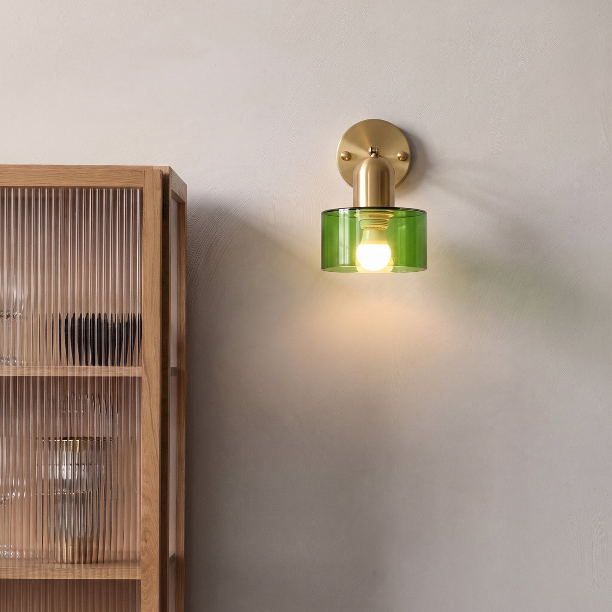 Aplique de pared de cristal Cobalta en un pasillo moderno – imagen 6