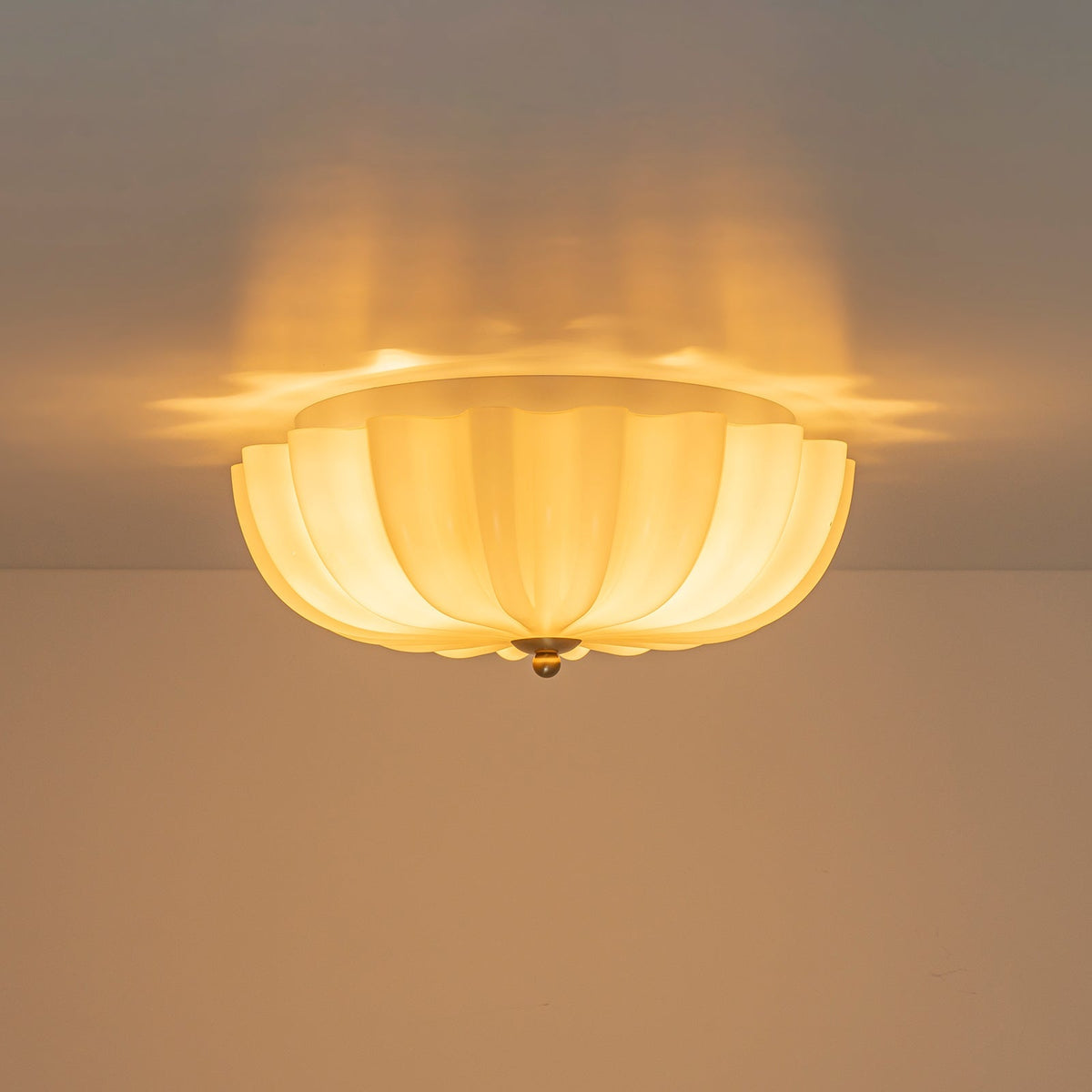 Lámpara de techo de cristal Pervinca en un dormitorio acogedor – imagen 26