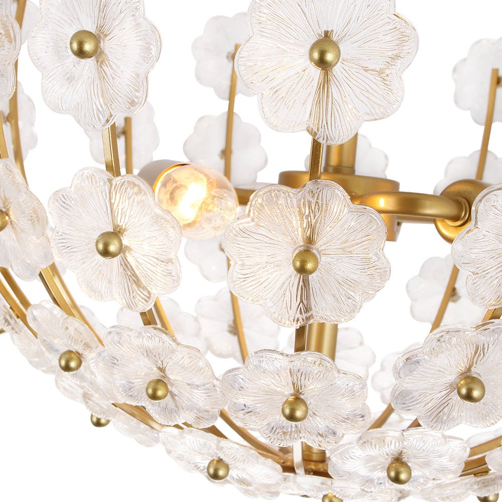 Lámpara de techo con flores de cristal Rosela en un dormitorio de estilo francés – imagen 7