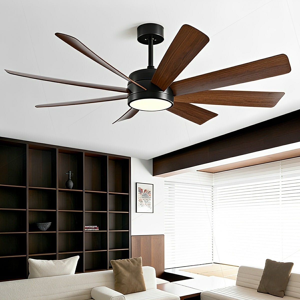 Ventilador de techo con luz Cardela en un salón amplio – imagen 3