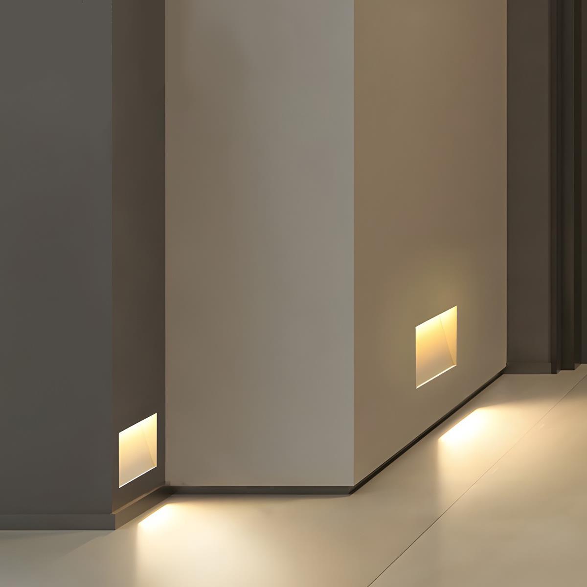Aplique LED empotrable para escaleras Alpaso en una escalera de casa – imagen 2