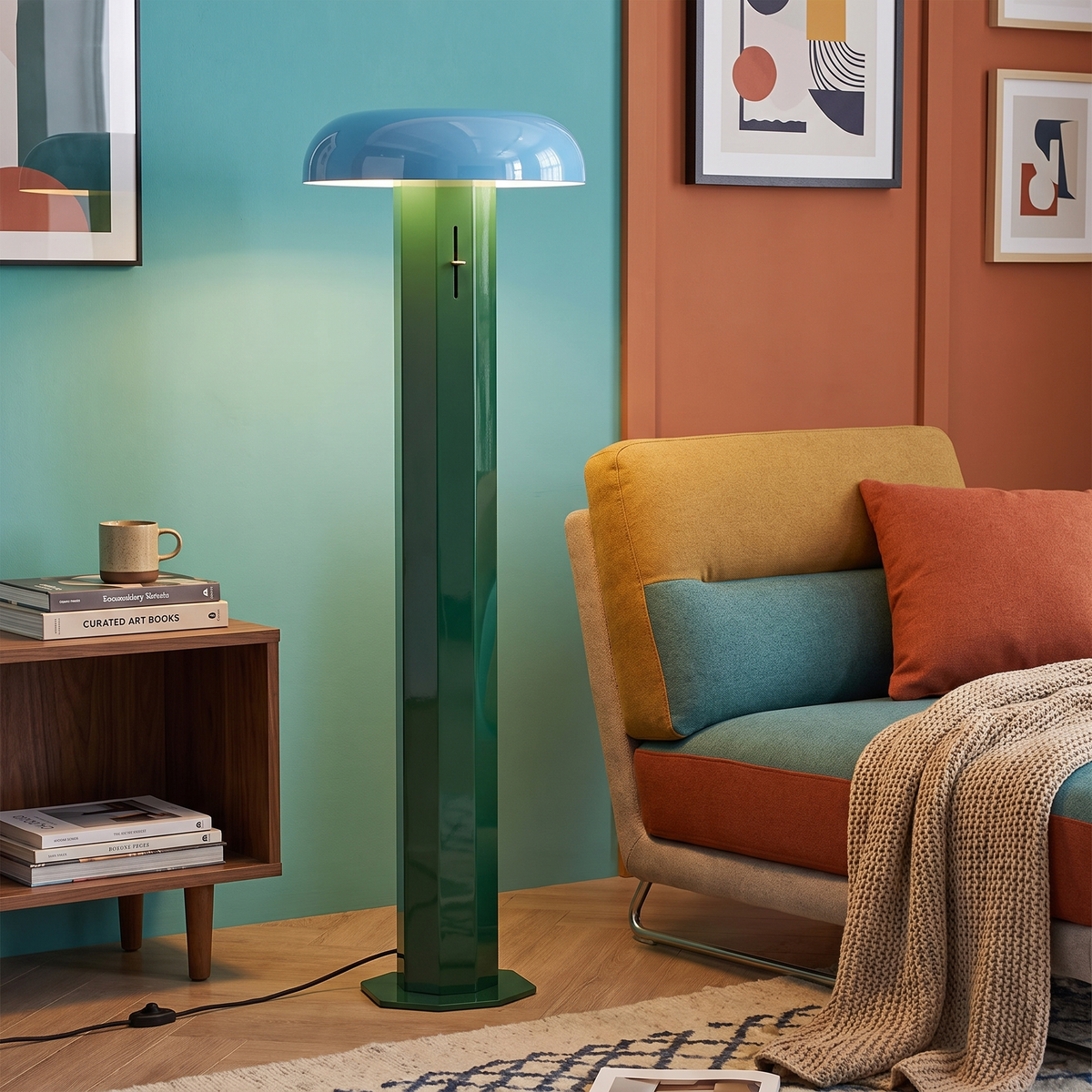 Lámpara de pie seta Ombela – columna verde y pantalla azul