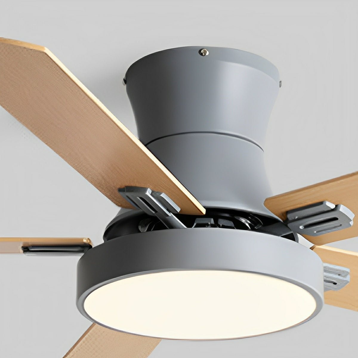 Ventilador de techo con luz Rosal en un salón moderno – imagen 5