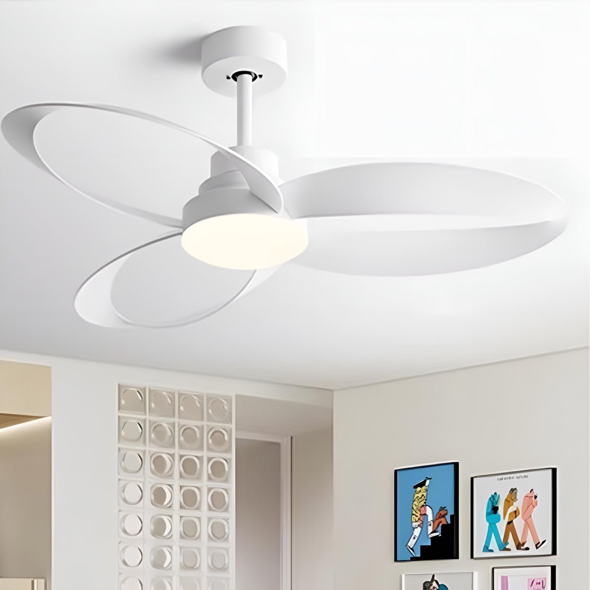 Ventilador de techo con luz Trazela en un salón minimalista – imagen 2