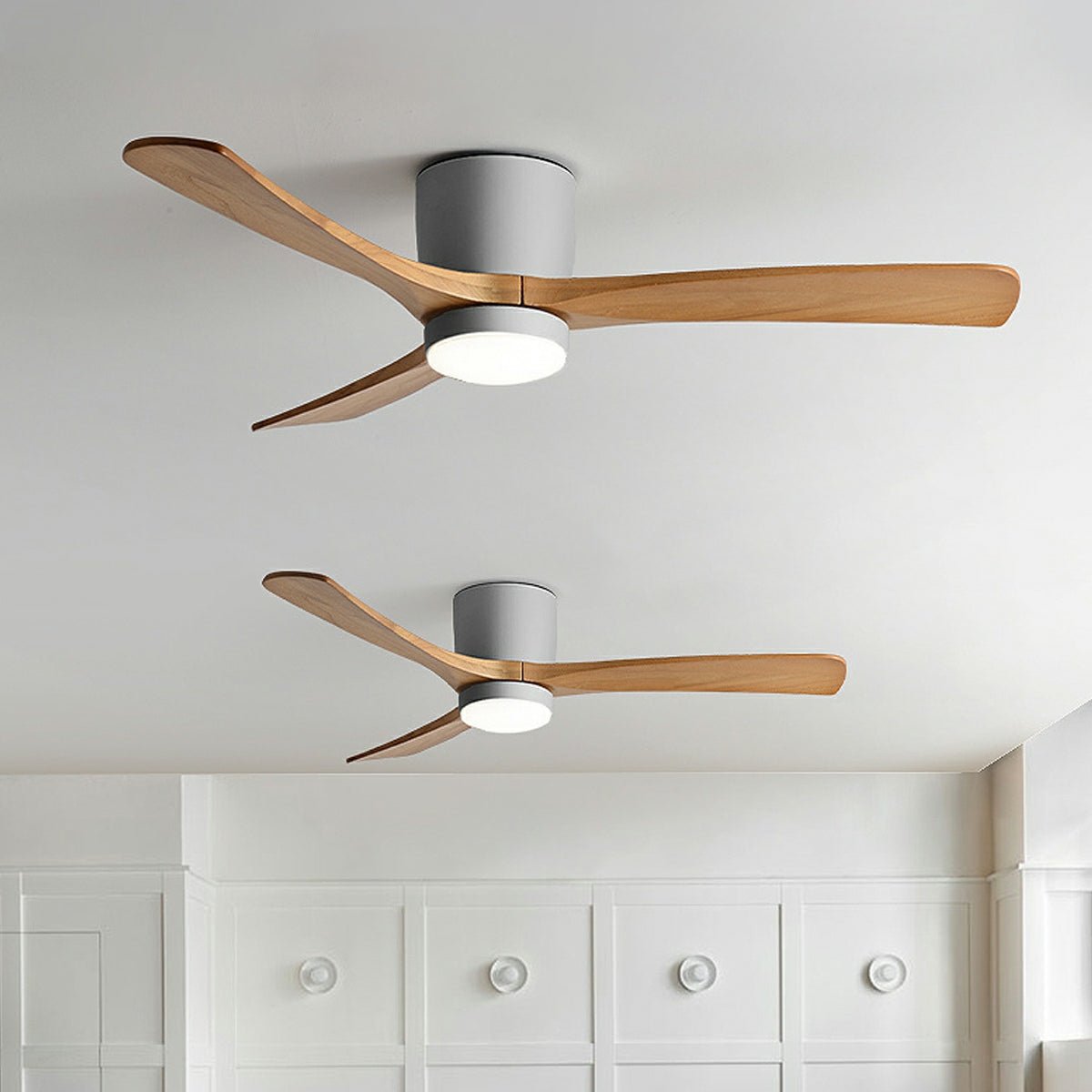 Ventilador de techo con luz Saucela en un salón nórdico – imagen 3