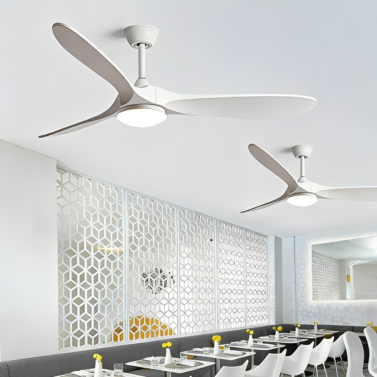 Ventilador de techo con luz Aldena en un salón nórdico – imagen 5
