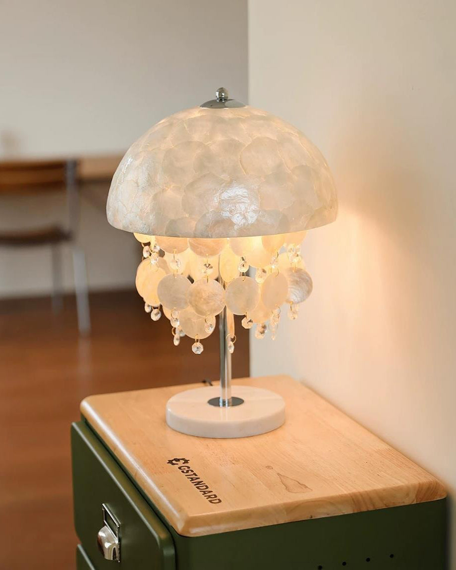Nacarela - Lámpara de Mesa Boho con Cúpula y Colgantes de Concha