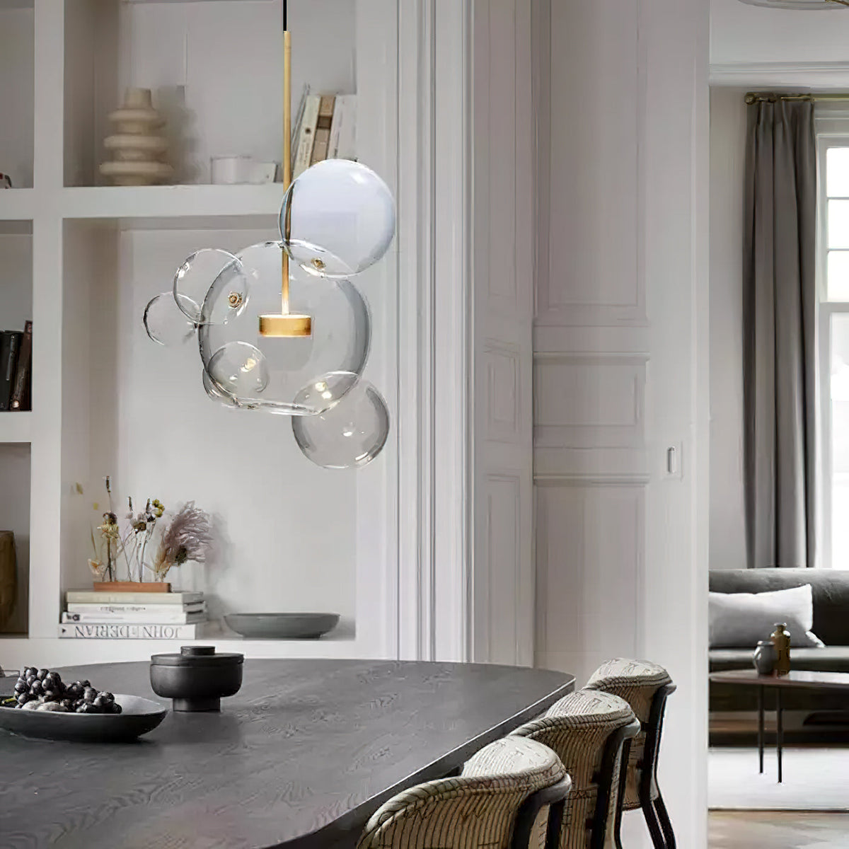 Lámpara colgante de esferas de cristal Perlada en un salón luminoso – imagen 7