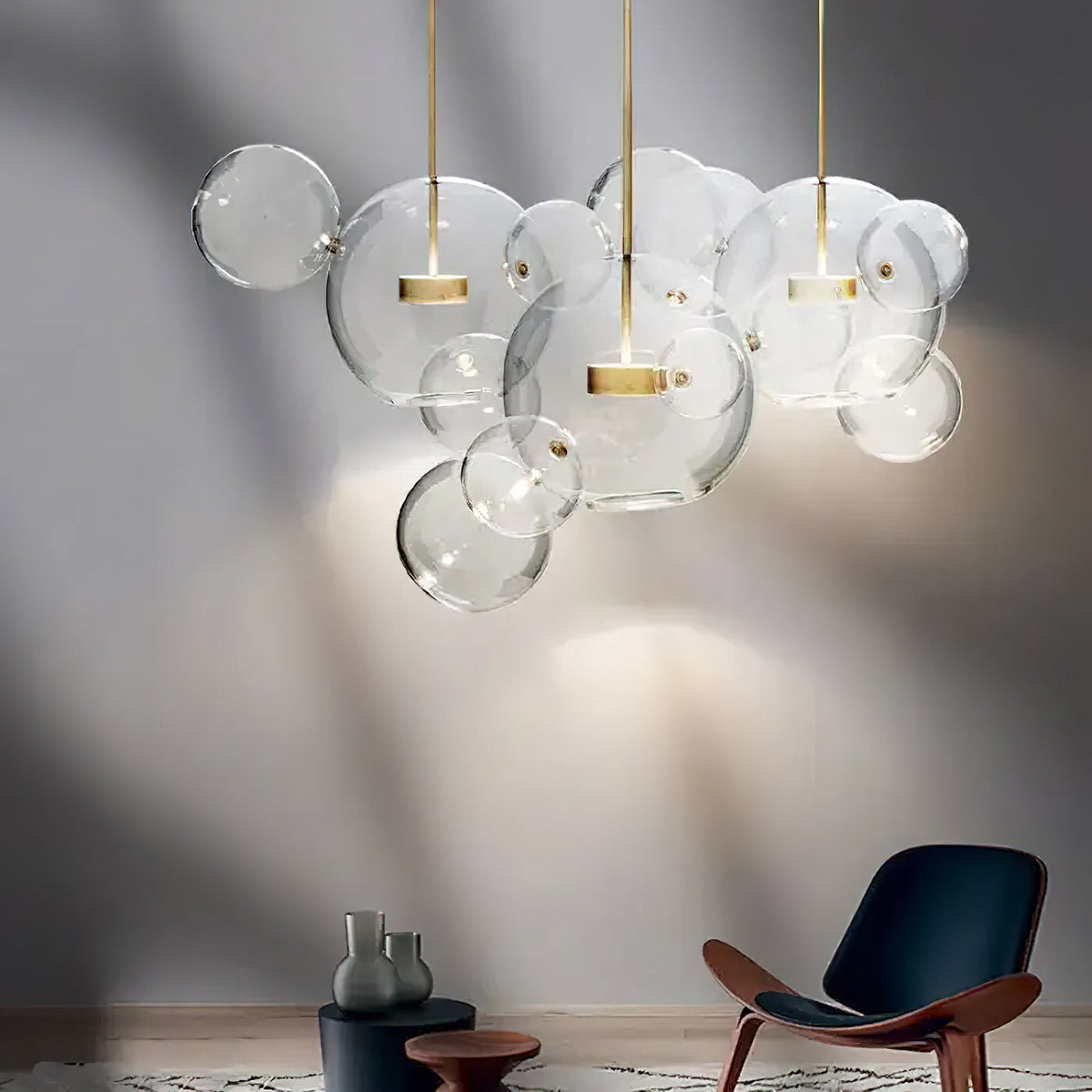 Lámpara colgante de esferas de cristal Perlada en un salón luminoso – imagen 8