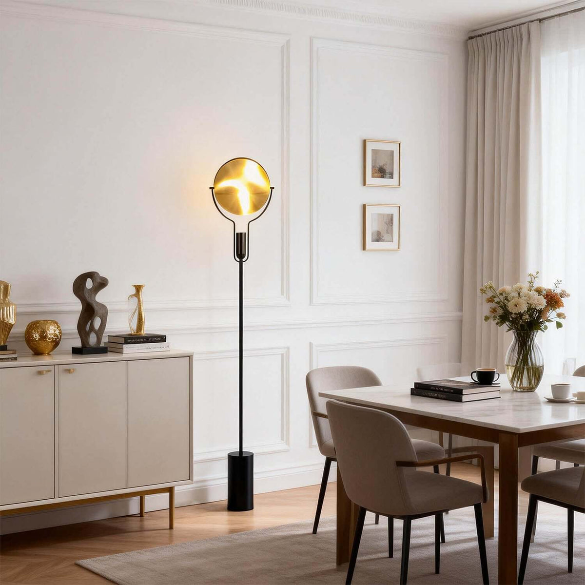 Lámpara de pie Rotisca en un salón luminoso – imagen 6