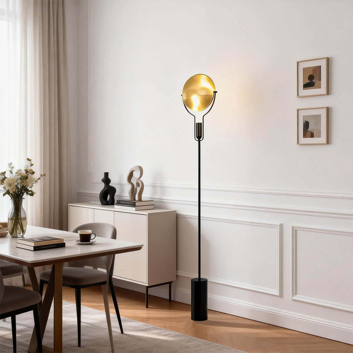 Lámpara de pie Rotisca en un salón luminoso – imagen 7