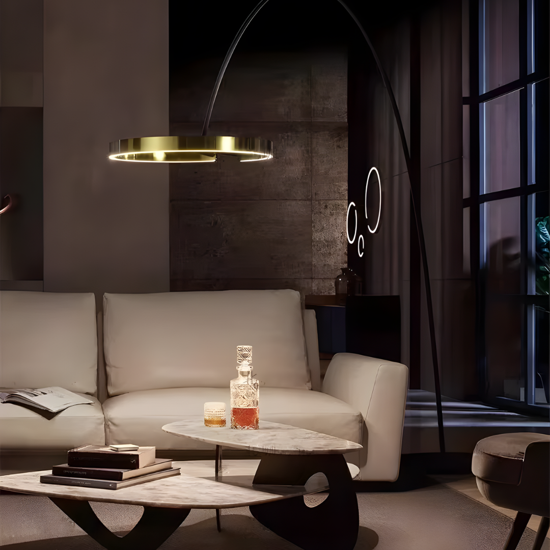 Lámpara de pie arco Ruedana en un salón moderno – imagen 12