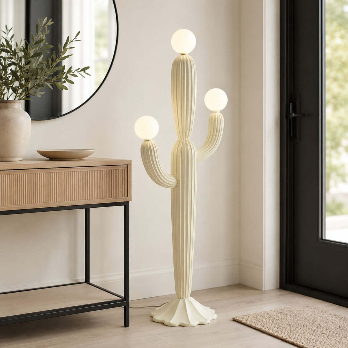 Lámpara de pie cactus Saguara en un salón luminoso – imagen 9