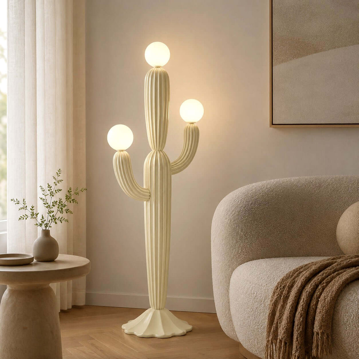 Lámpara de pie cactus Saguara en un salón luminoso – imagen 10