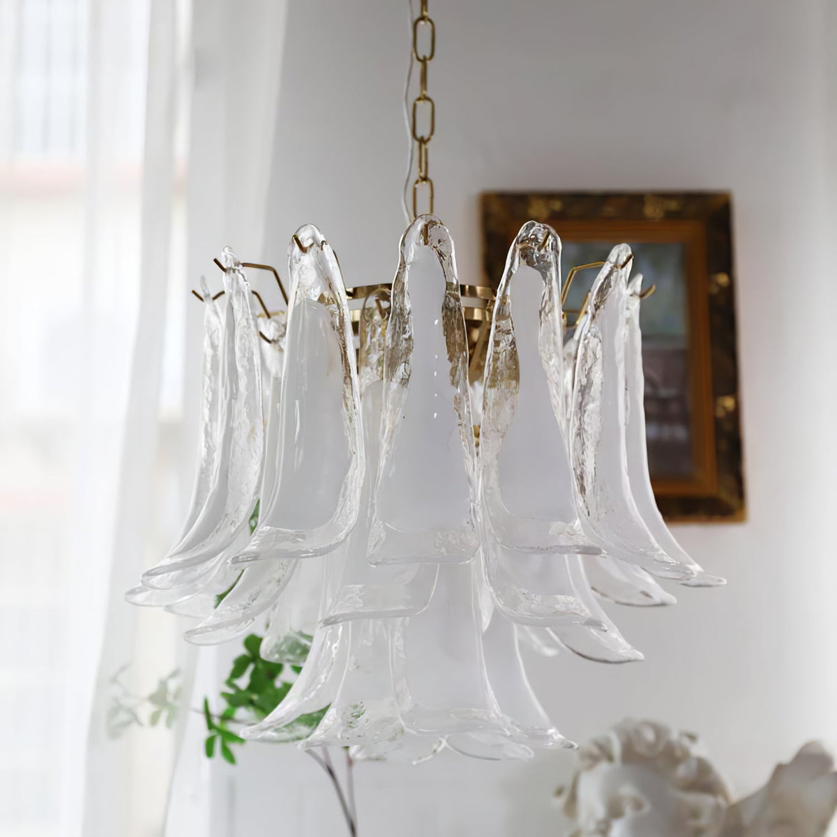 Lámpara de araña de pétalos de cristal Sépala en un comedor elegante – imagen 9