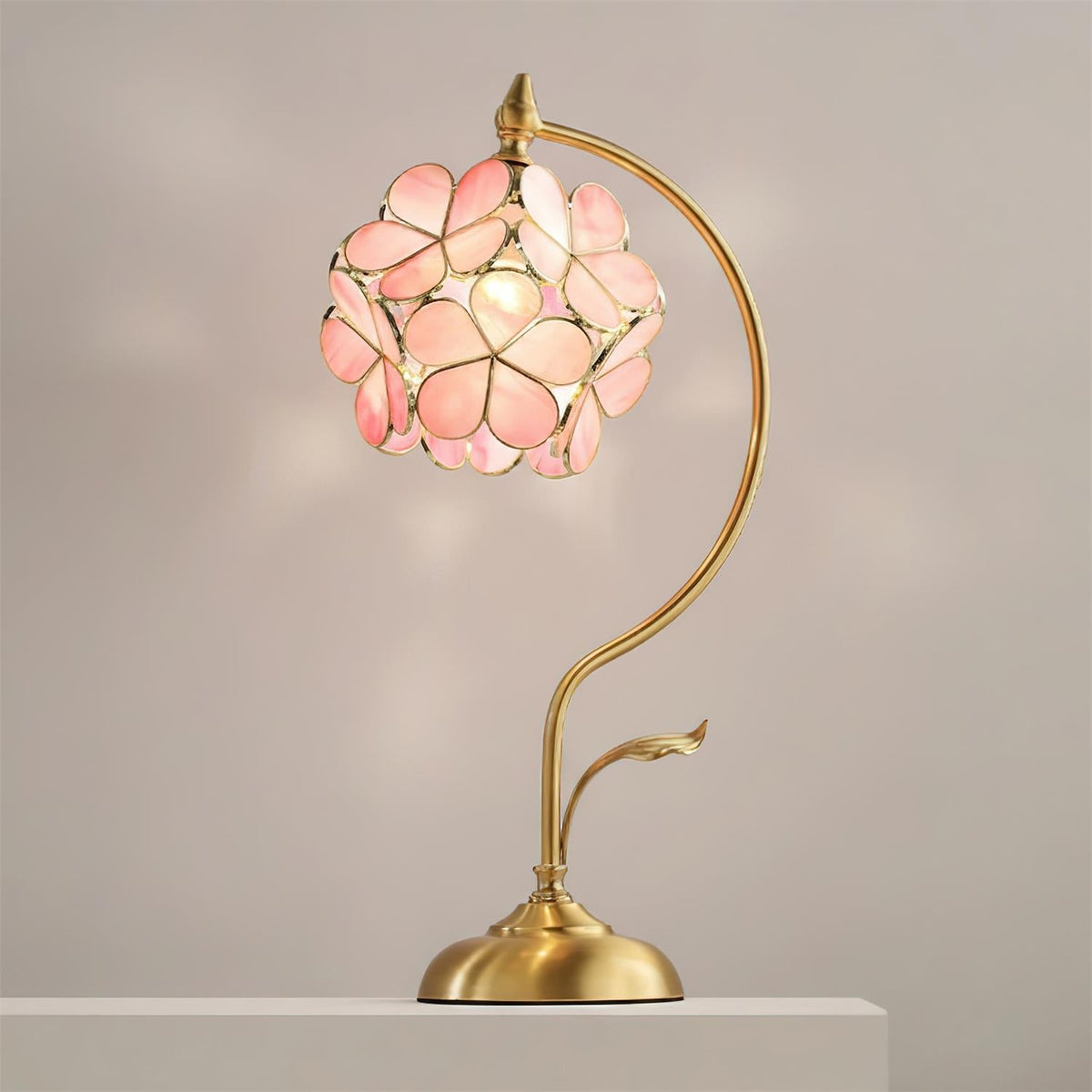 Lámpara de mesa de latón con flor de cristal Sepalia – cristal rosa