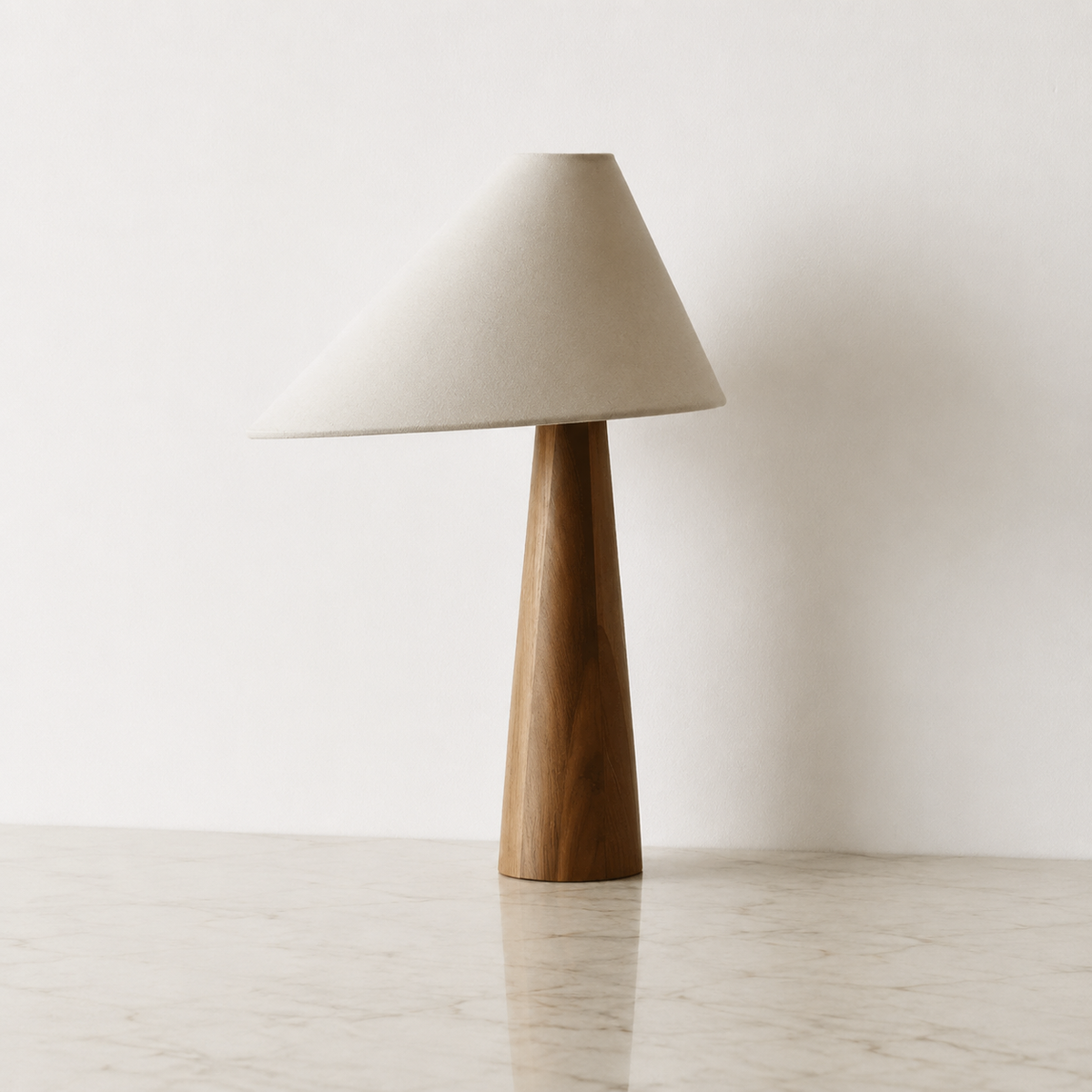 Silvena - Lámpara de Mesa Cónica de Madera Natural con Pantalla de Tela