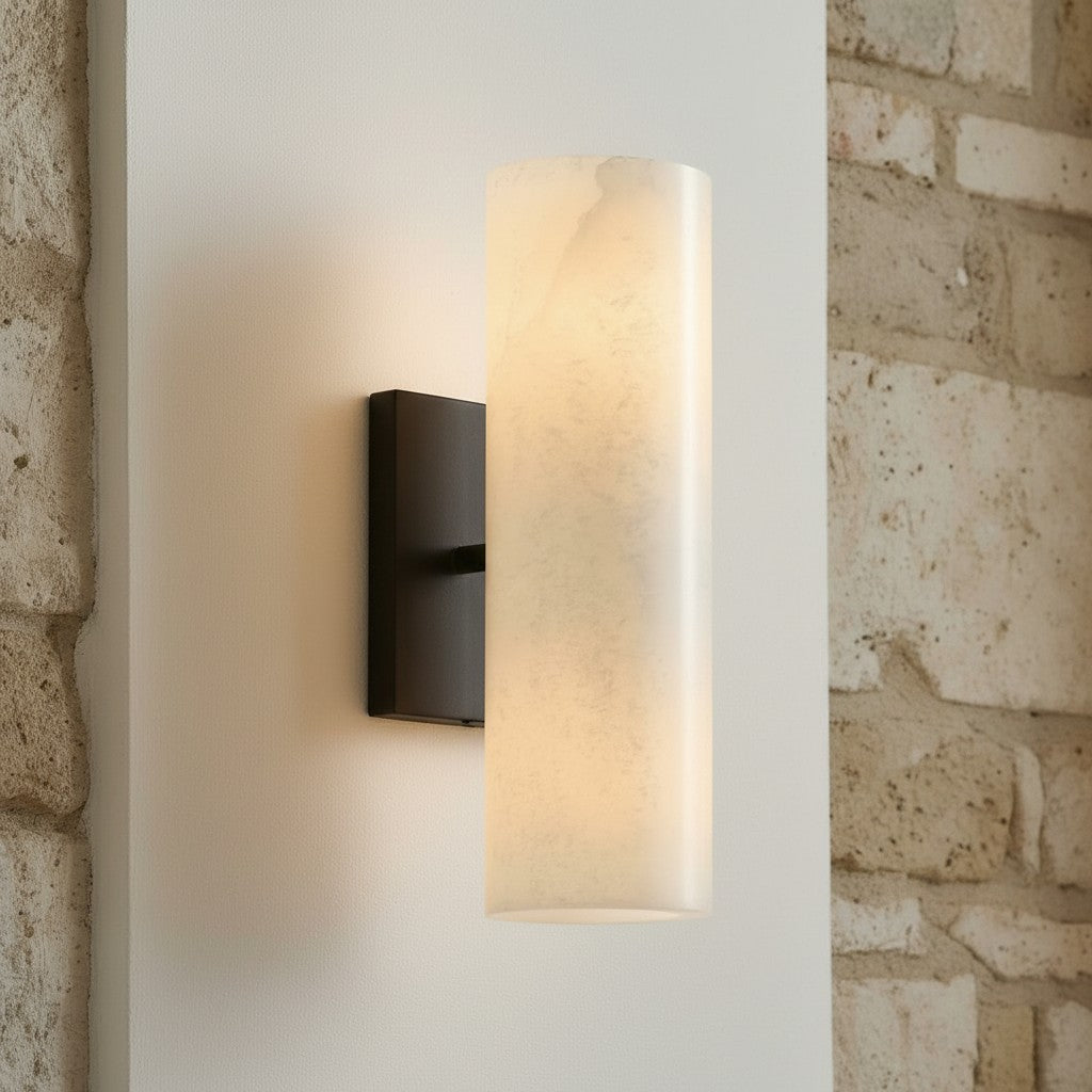 Aplique de pared cilíndrico Albasta en un pasillo acogedor – imagen 7